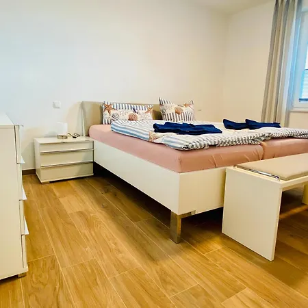 Duhner Allee 10, Litfass 17 *