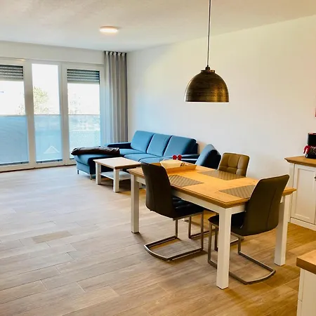 Duhner Allee 10, Litfass 17 *